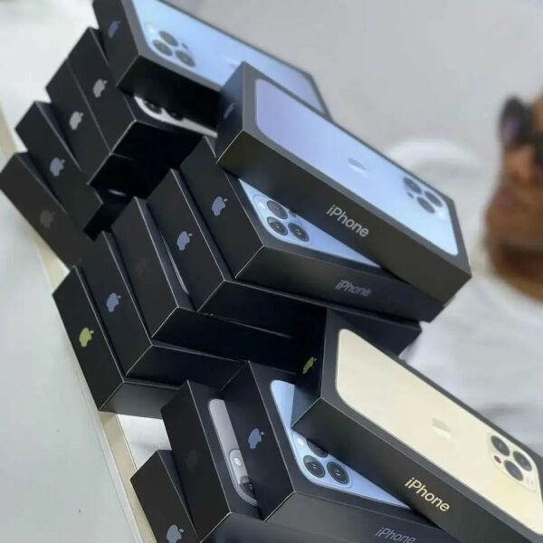 IPhone 13 pro max pallet - Image 3