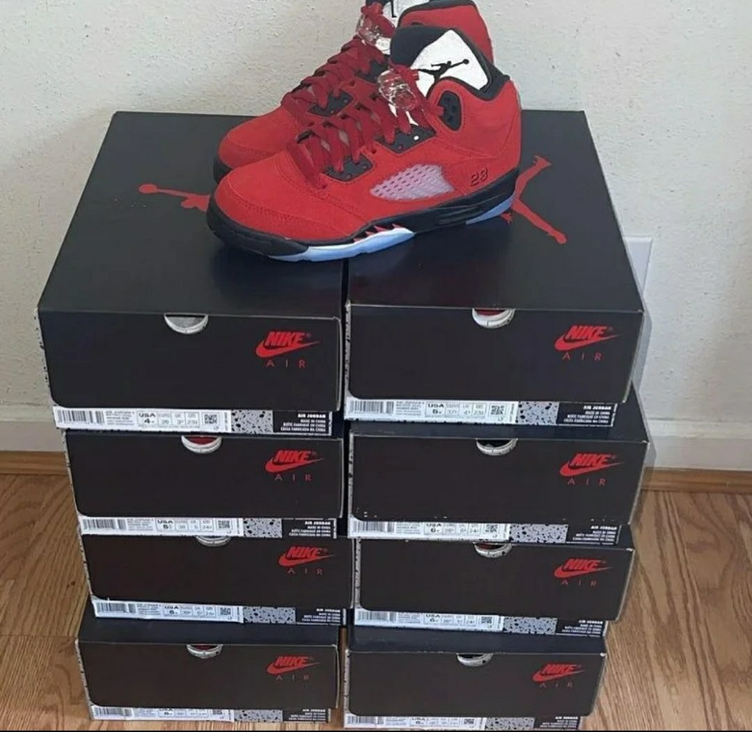 Authentic Jordan sneakers pallets - Image 3