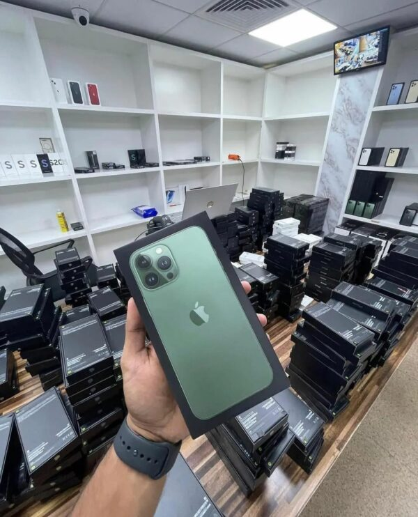 IPhone 13 pro max pallet - Image 4